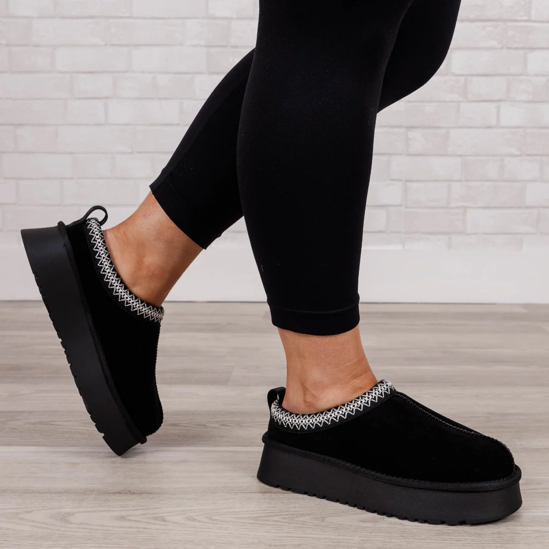 Can We Chill Slipper, Black - Giverhouse