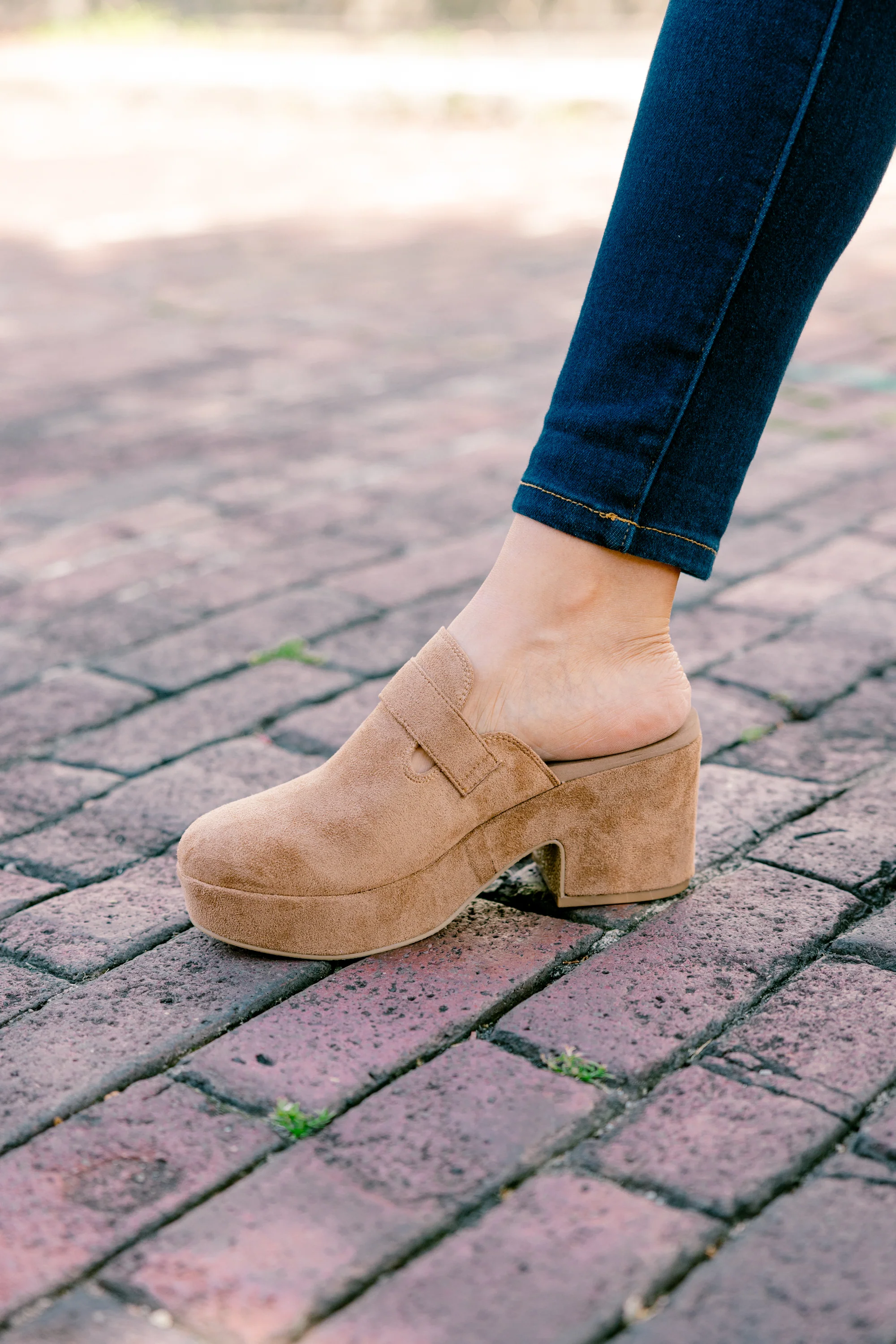 Corky's: Back On You Clogs, Tobacco - Giverhouse