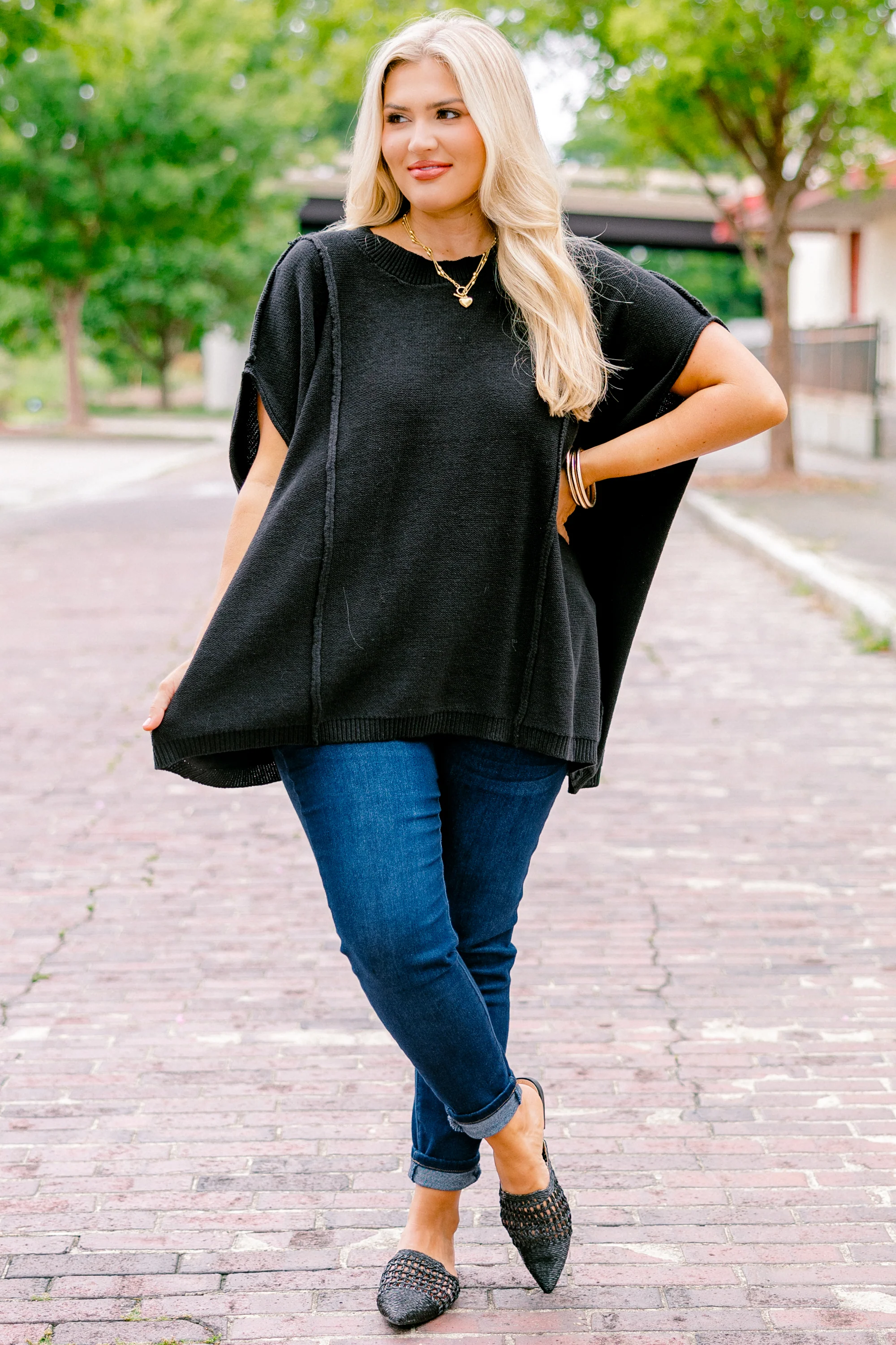 On My Way Over Sweater, Black - Giverhouse