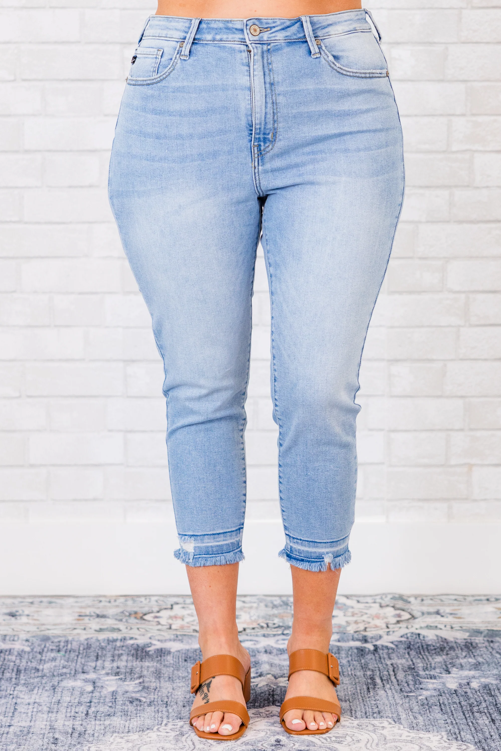 Perfect Weekend Capris, Light Wash - Giverhouse