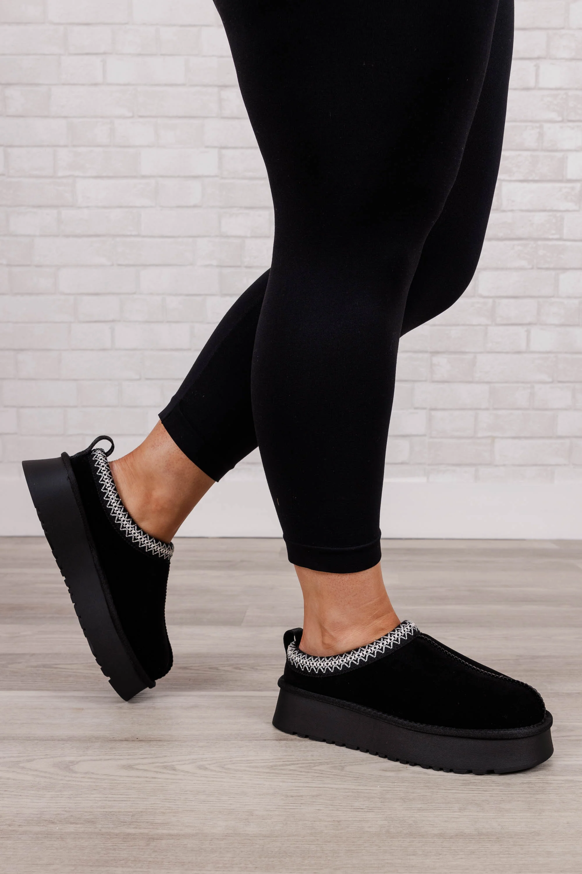 Can We Chill Slipper, Black - Giverhouse