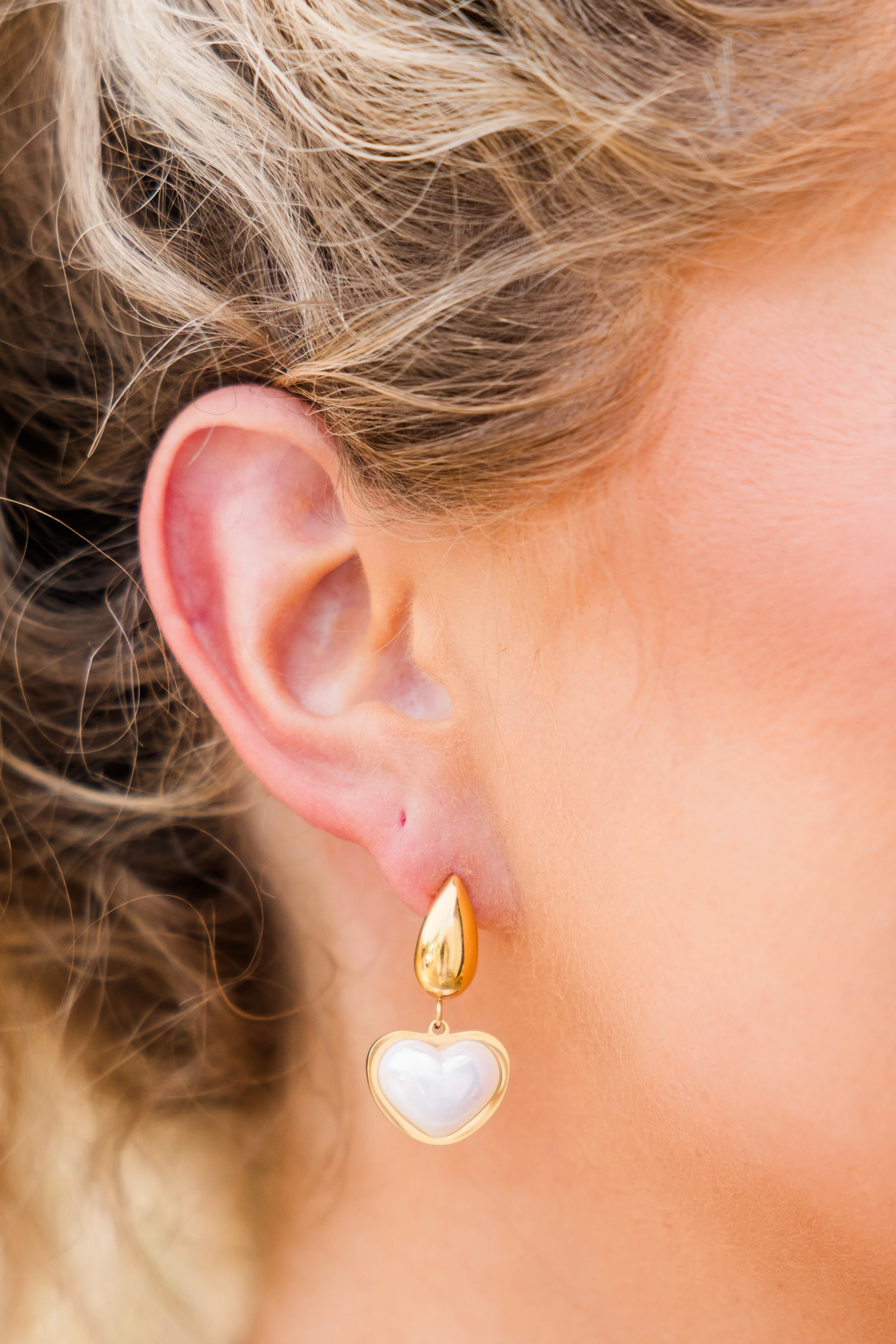 Lauren Kenzie: Uncharted Love Earrings, Pearl - Giverhouse