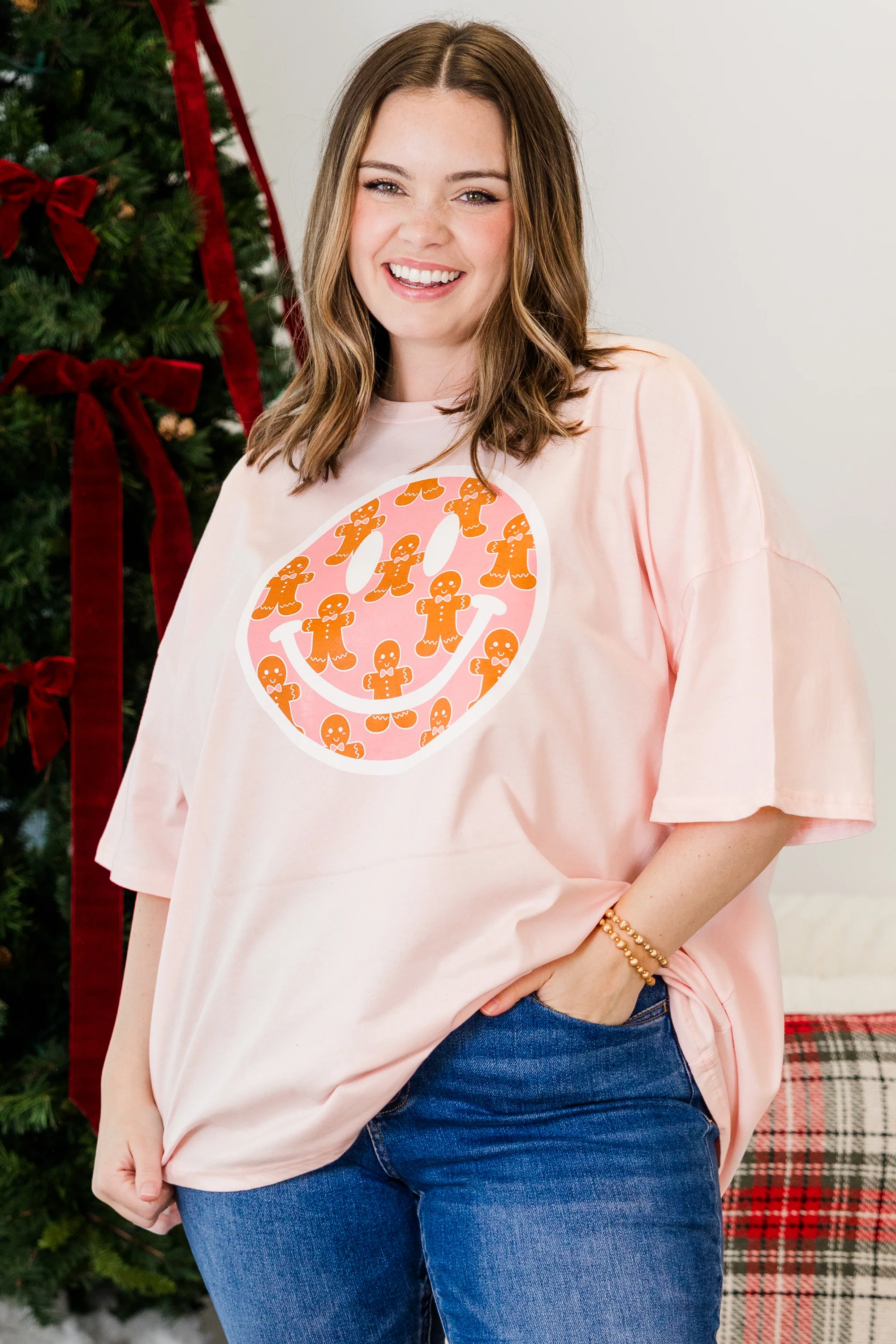 Gingerbread Smiley Boyfriend Tee, Cream Pink - Giverhouse