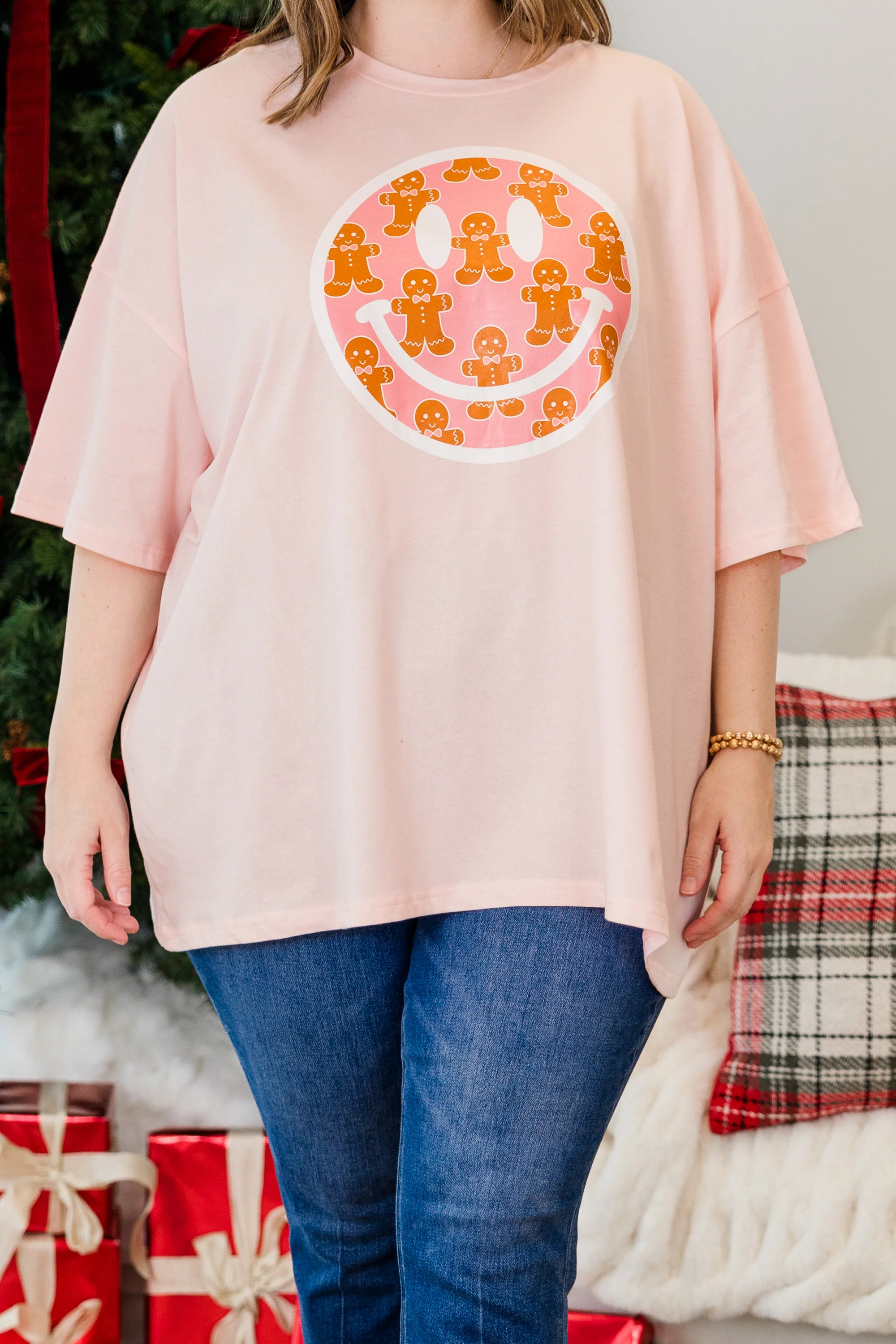 Gingerbread Smiley Boyfriend Tee, Cream Pink - Giverhouse