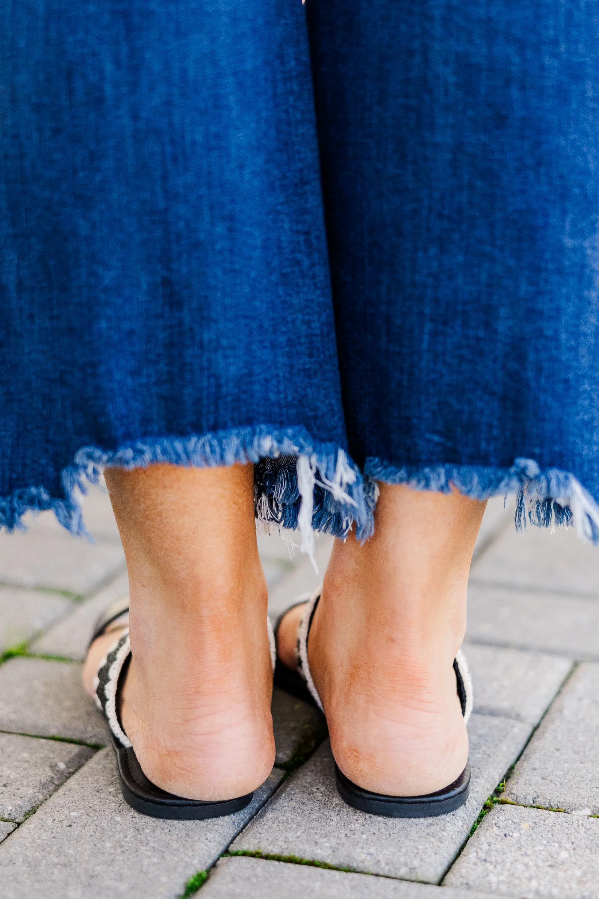 Book My Flight Sandals, Black - Giverhouse