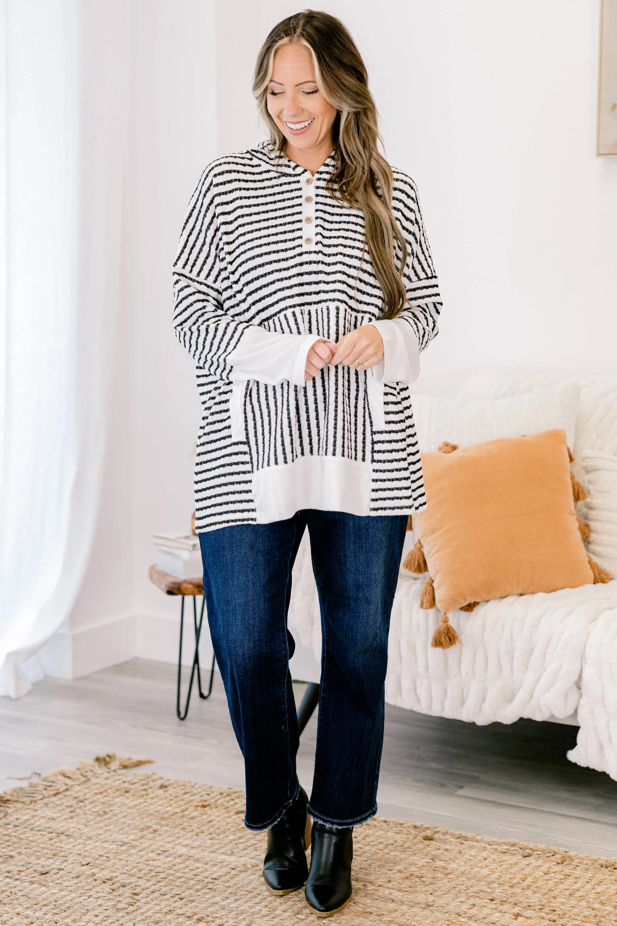 Coastal Breeze Hoodie, Cream-Black - Giverhouse