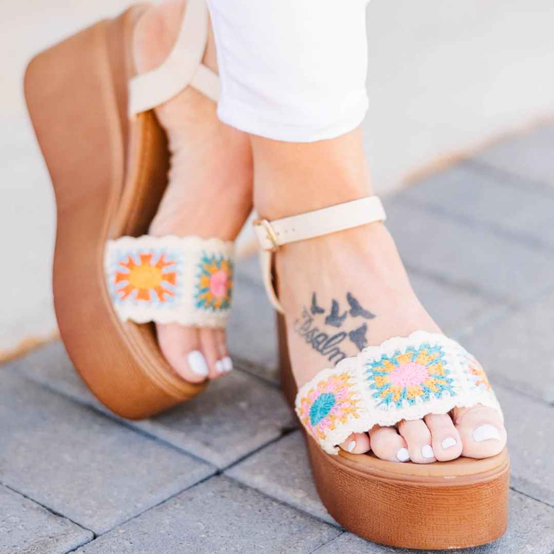 Crochet Away Wedges, Beige - Giverhouse