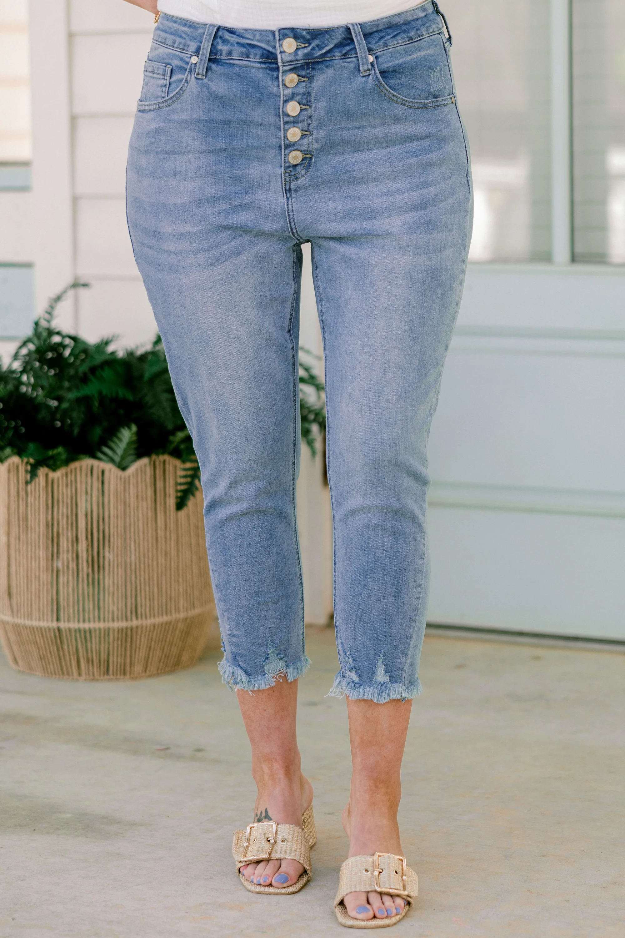 Better Than Ever Capris, Light Wash - Giverhouse