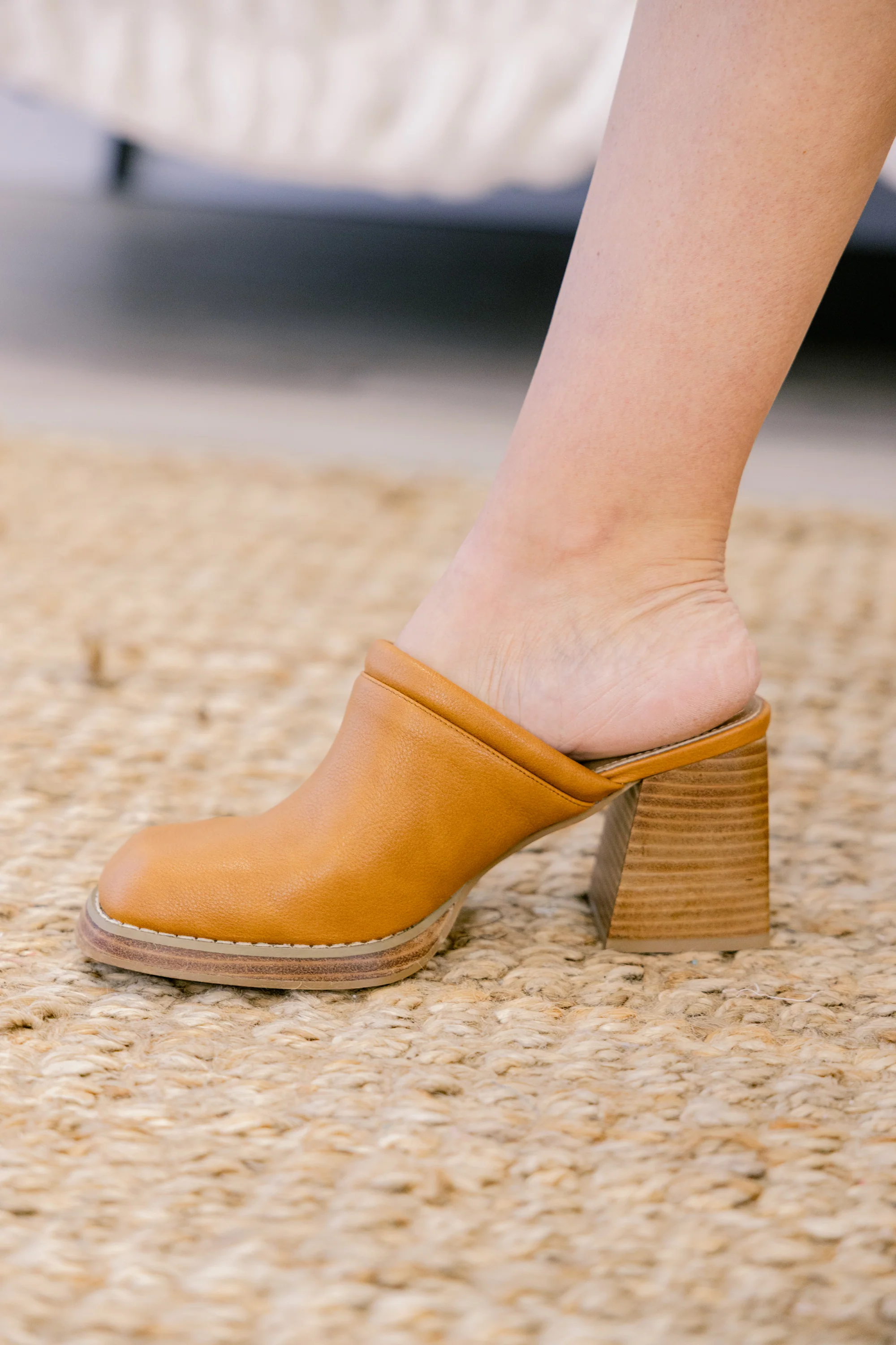 Just Wing It Clogs, Camel - Giverhouse