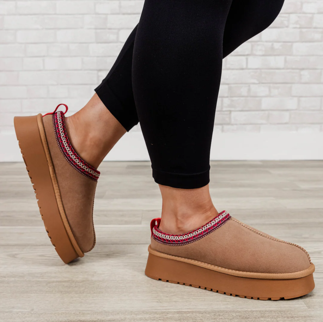 Can We Chill Slipper, Camel - Giverhouse