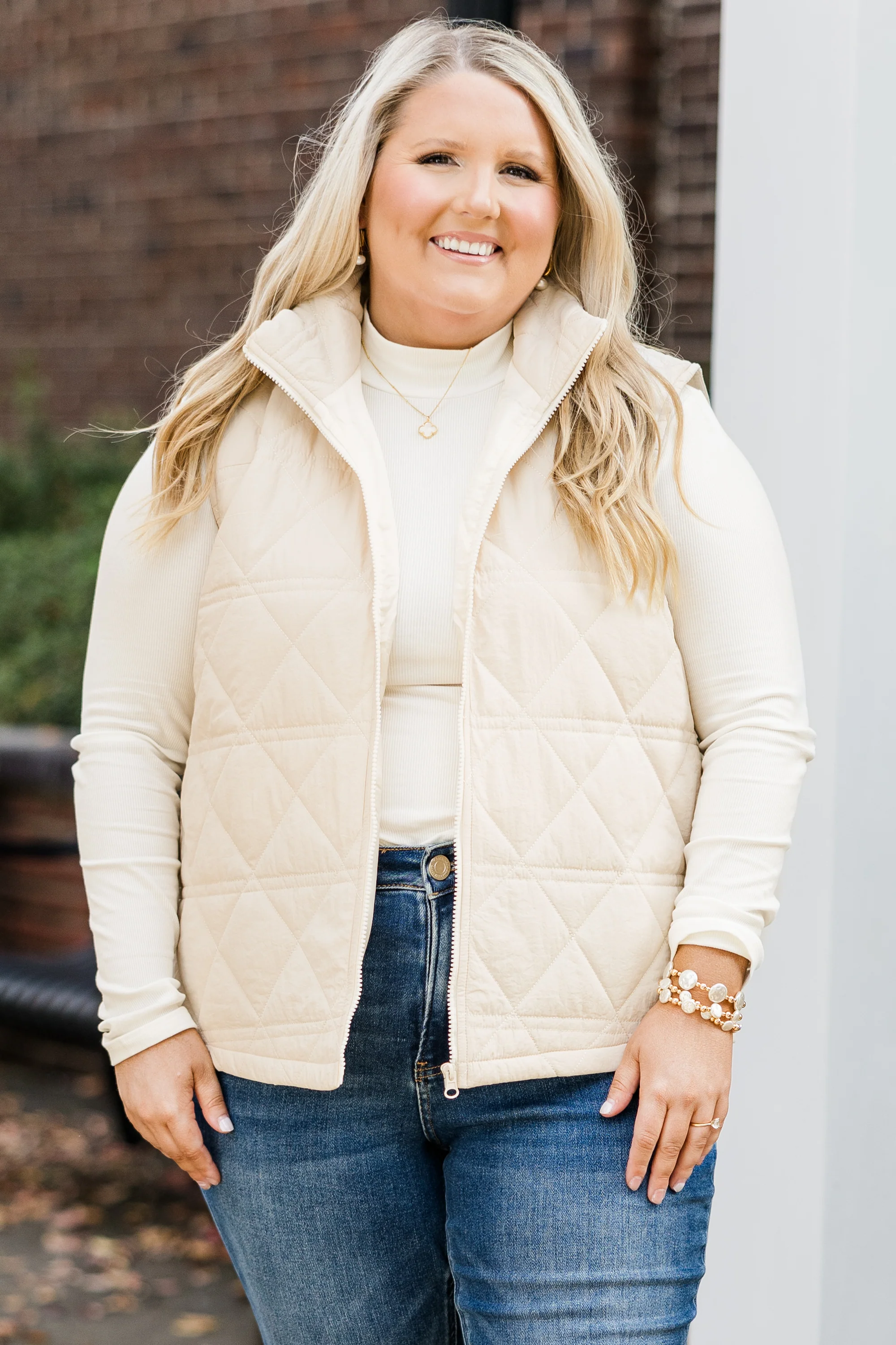 Comfort Cutie Vest, Cream - Giverhouse