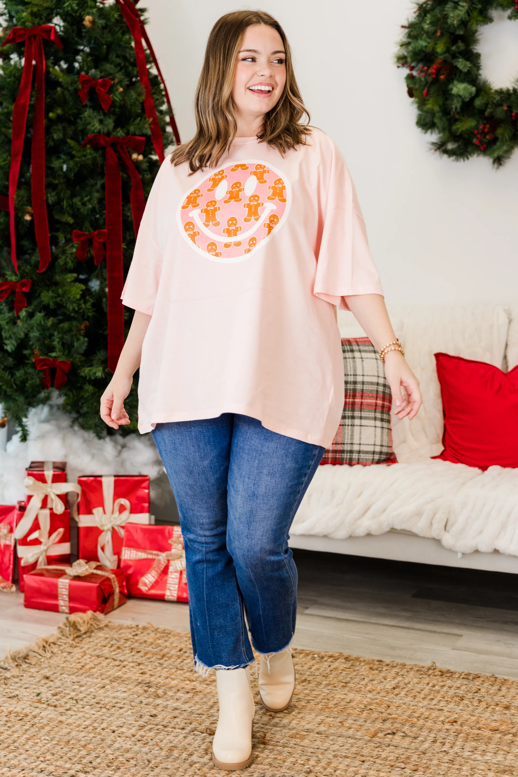 Gingerbread Smiley Boyfriend Tee, Cream Pink - Giverhouse