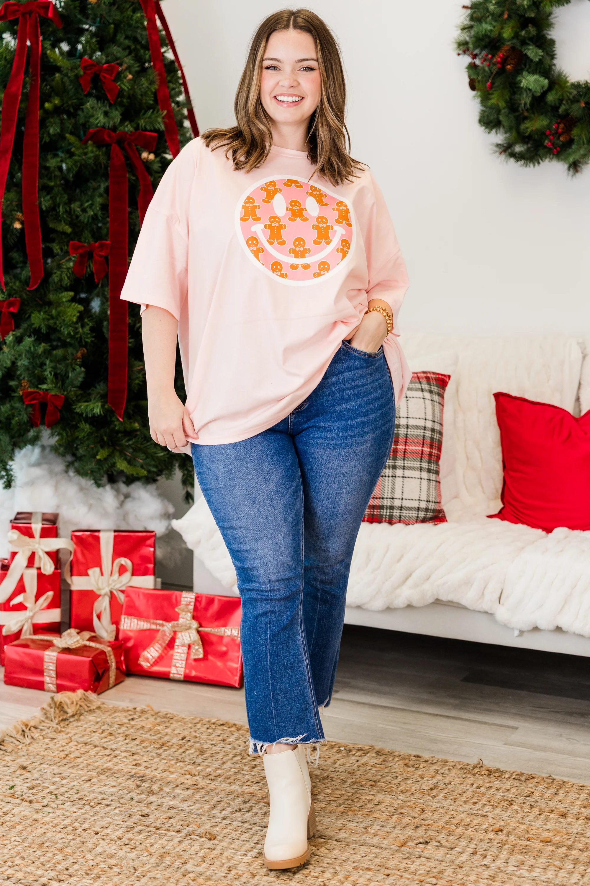 Gingerbread Smiley Boyfriend Tee, Cream Pink - Giverhouse