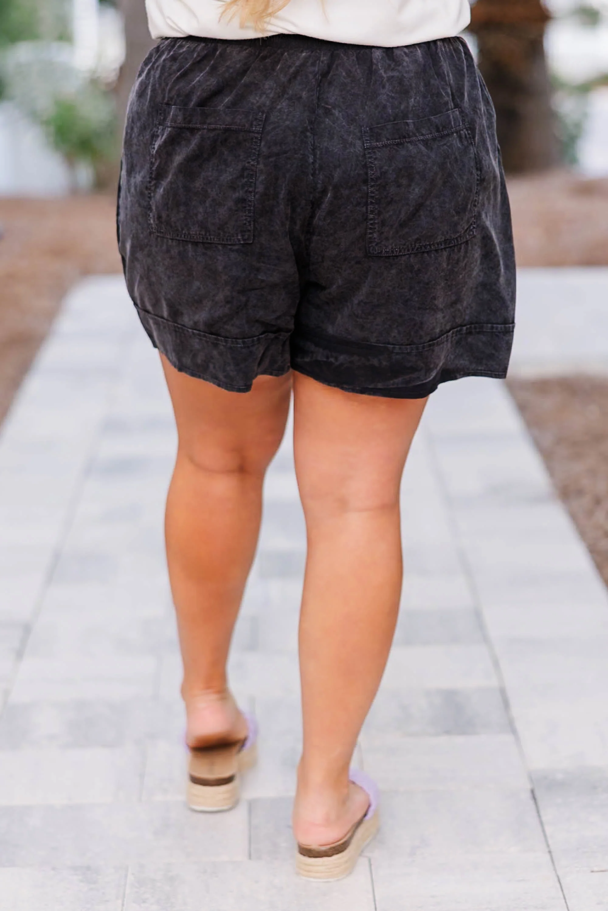 Young And Alive Shorts, Black - Giverhouse