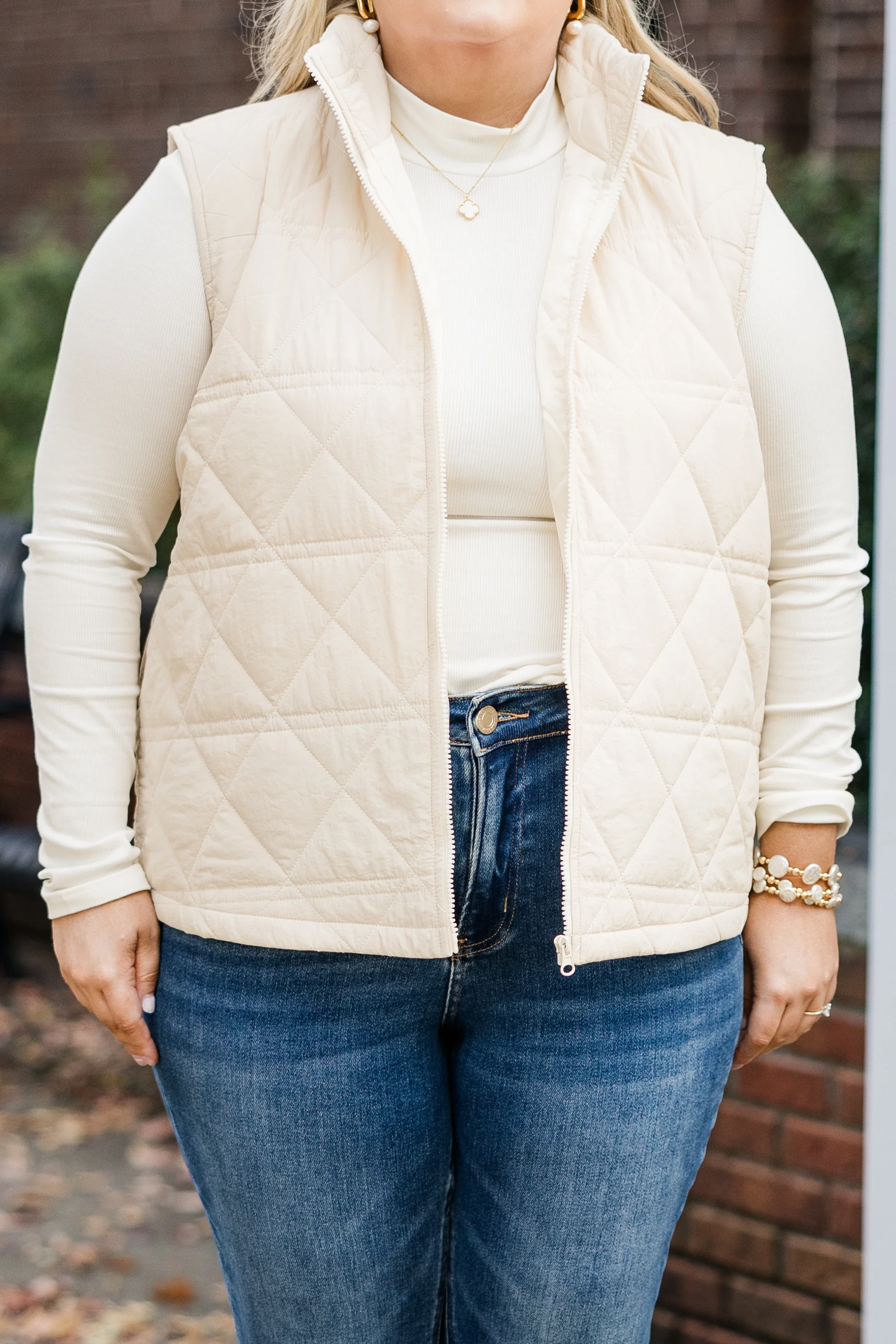 Comfort Cutie Vest, Cream - Giverhouse
