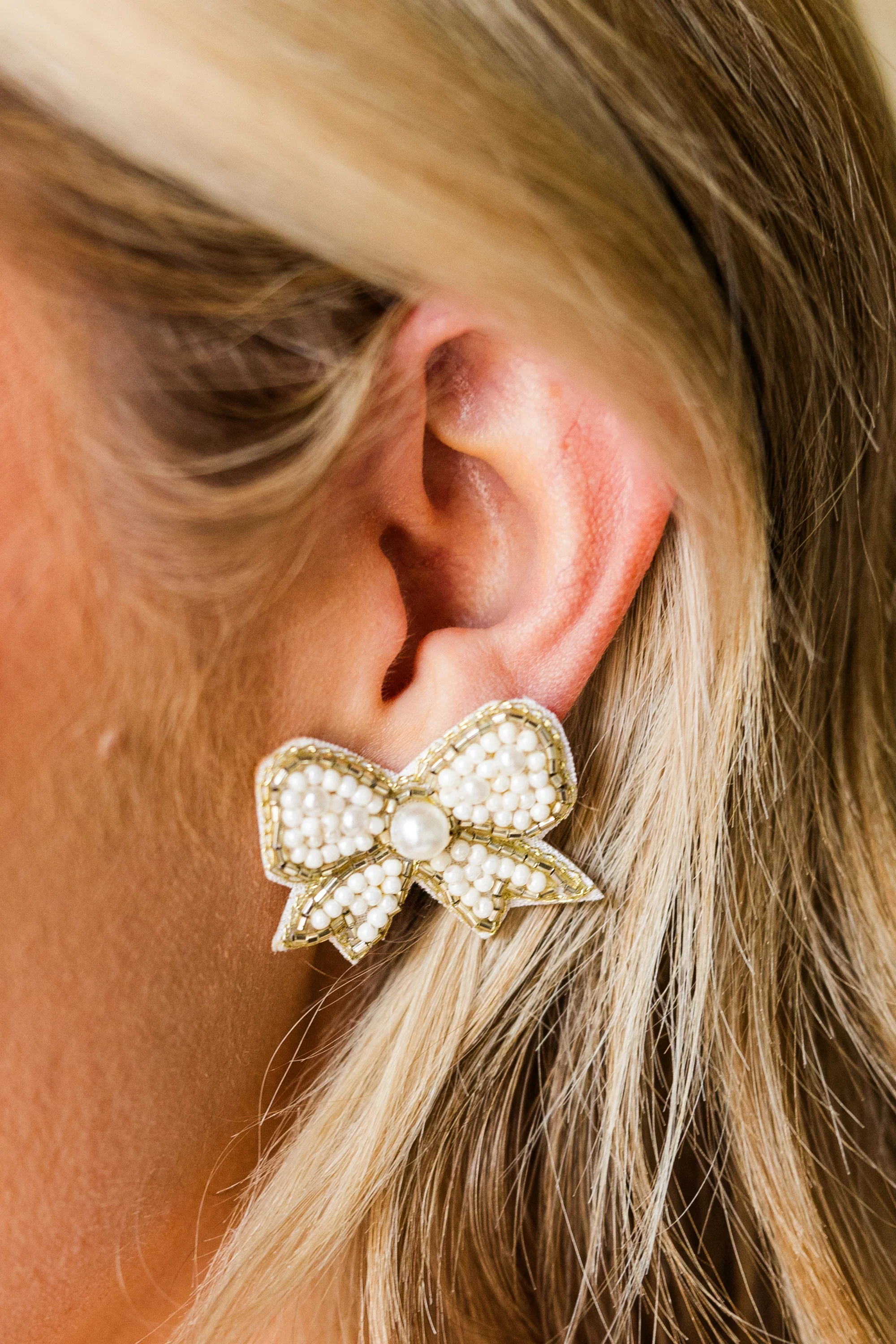 Bowdacious Pearl Earrings, Ivory - Giverhouse