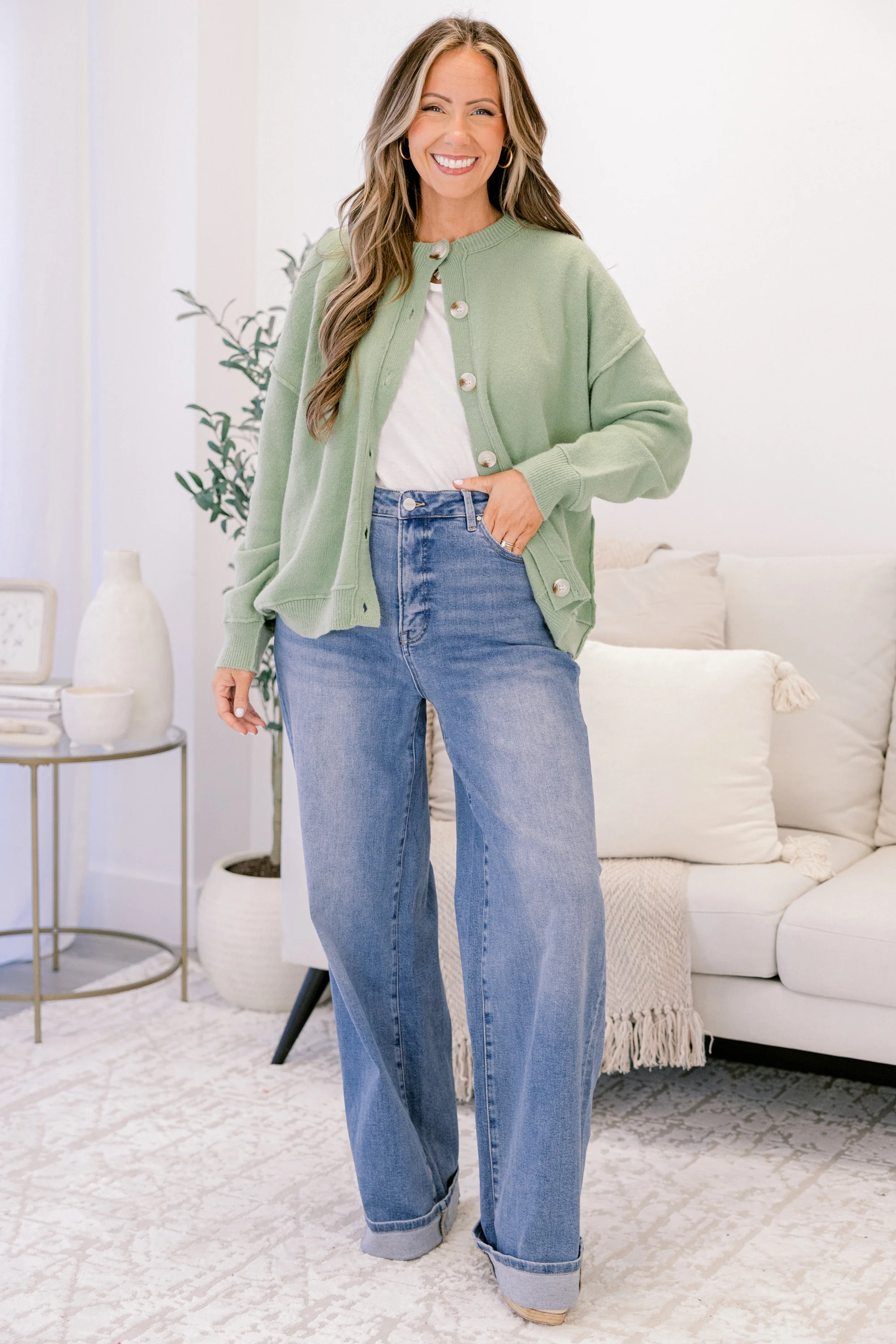 Owning The Moment Jeans, Medium Wash - Giverhouse