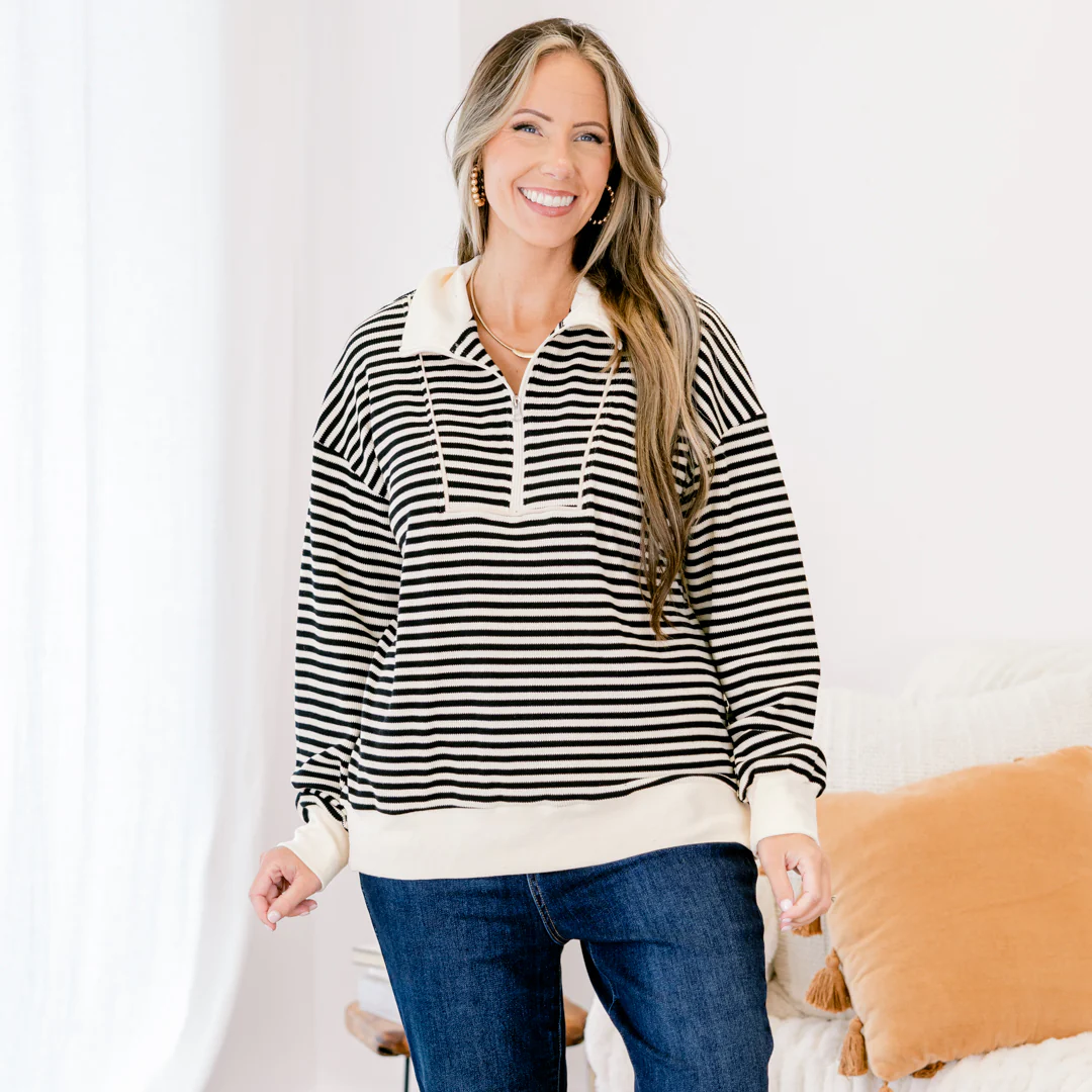 She's An Academic Pullover, Ivory-Black - Giverhouse