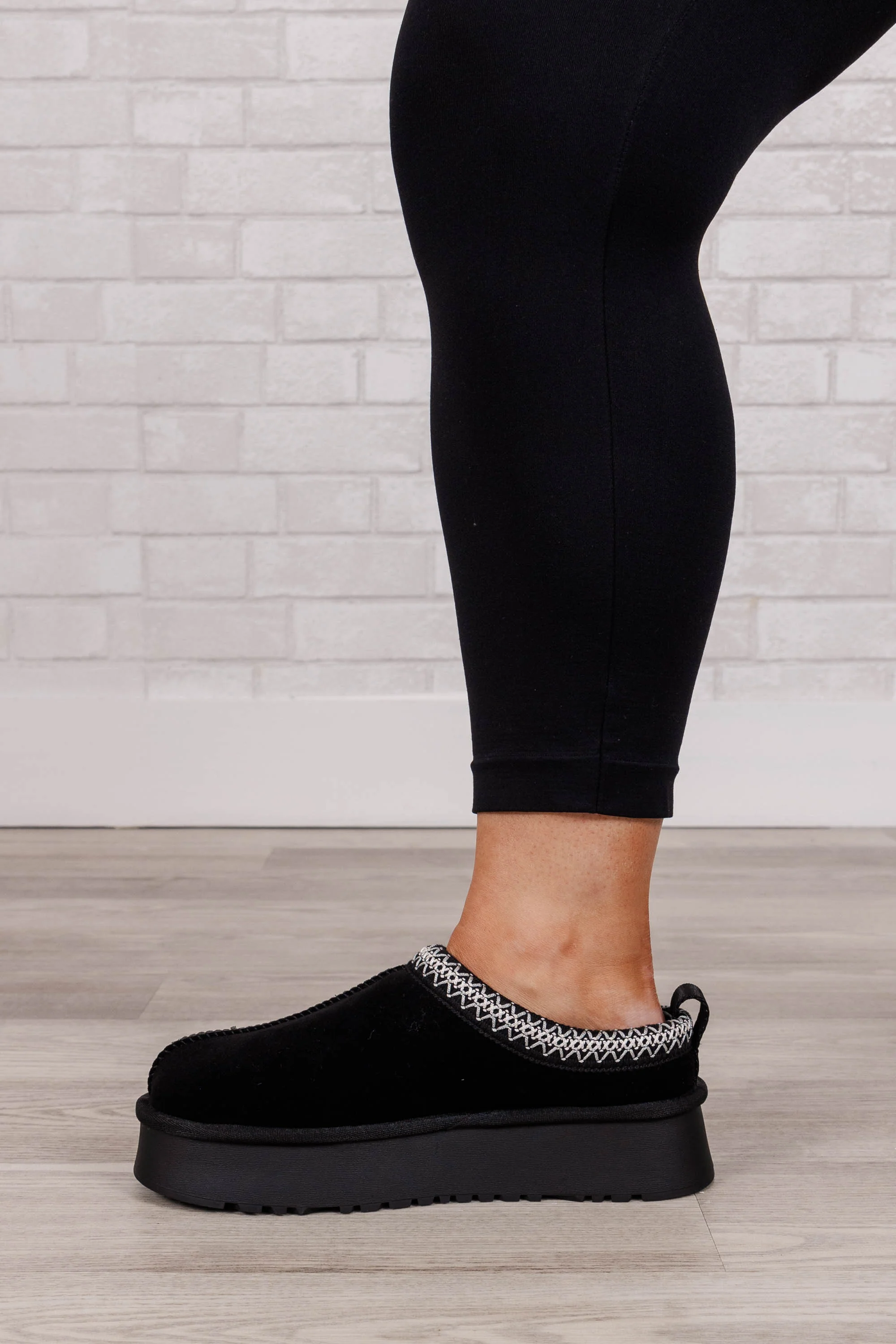 Can We Chill Slipper, Black - Giverhouse