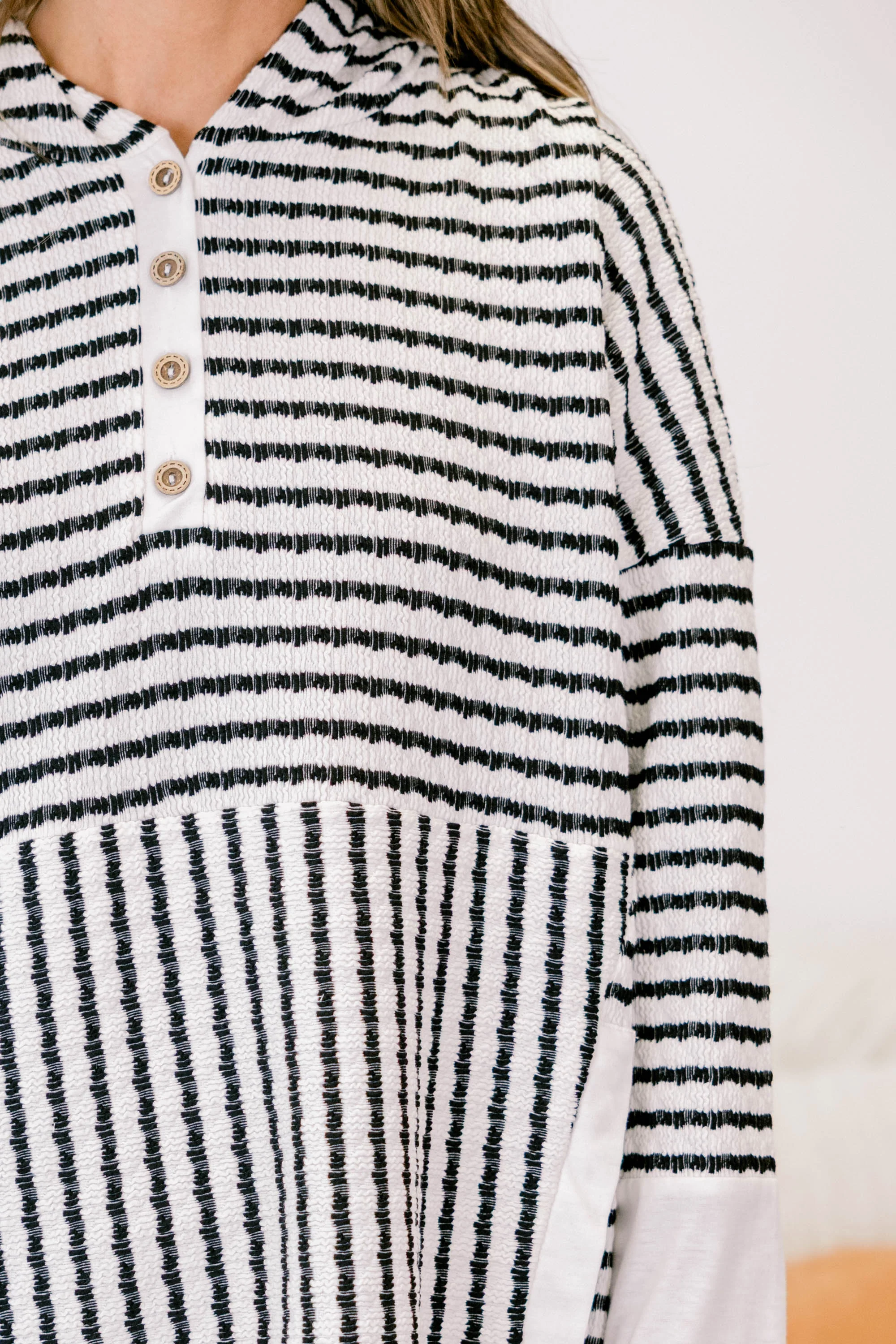 Coastal Breeze Hoodie, Cream-Black - Giverhouse