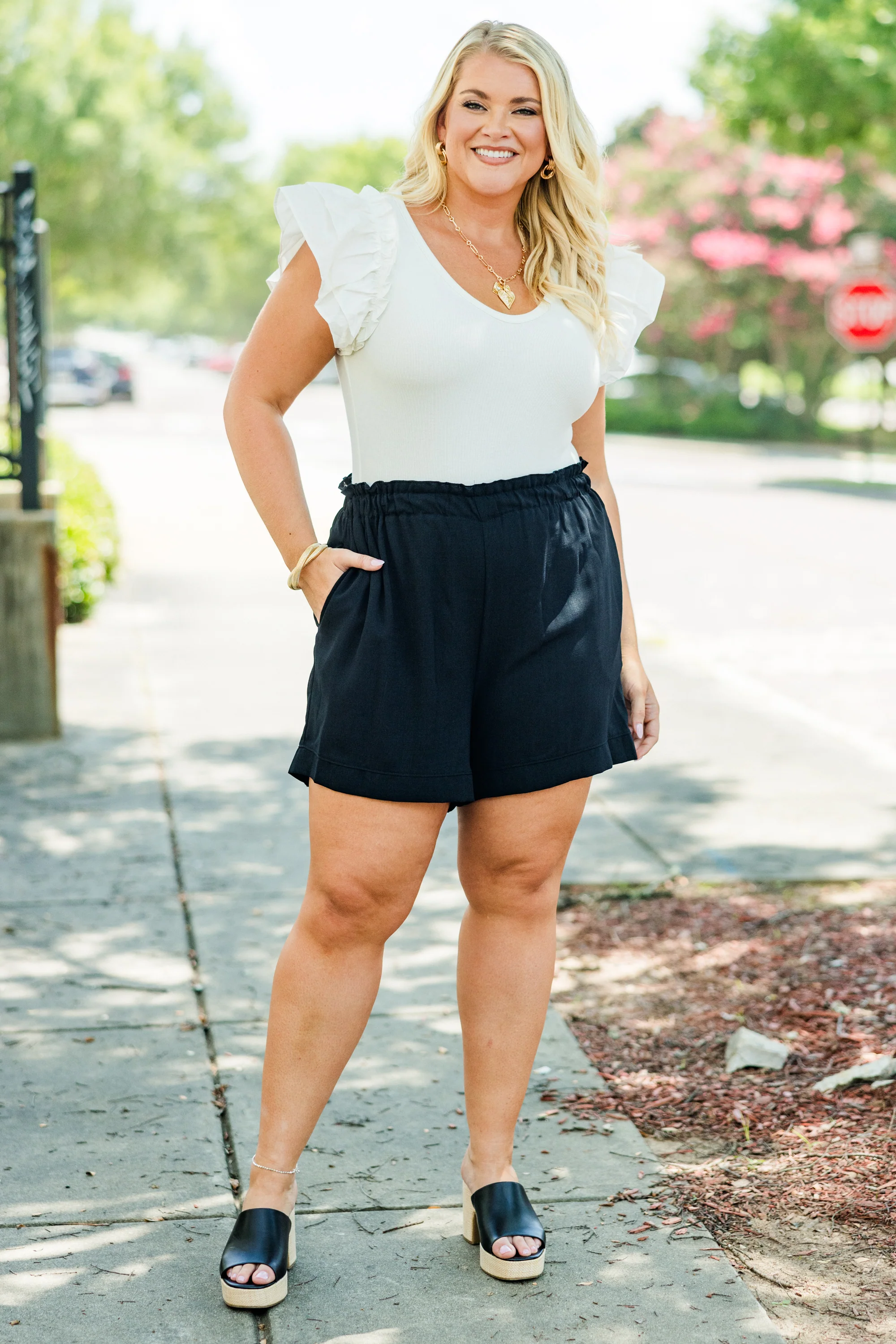 Go With Grace Shorts, Black - Giverhouse