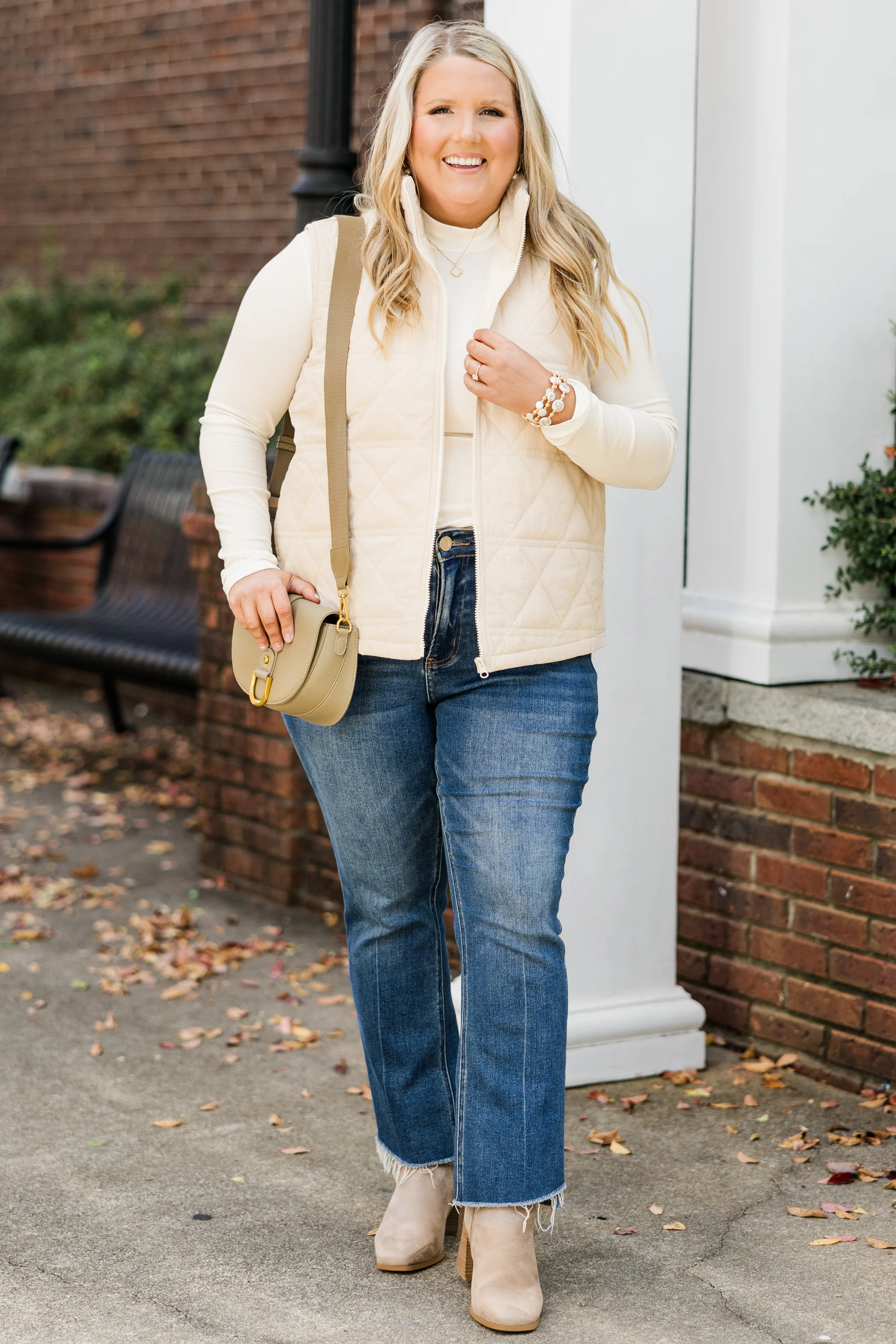 Comfort Cutie Vest, Cream - Giverhouse