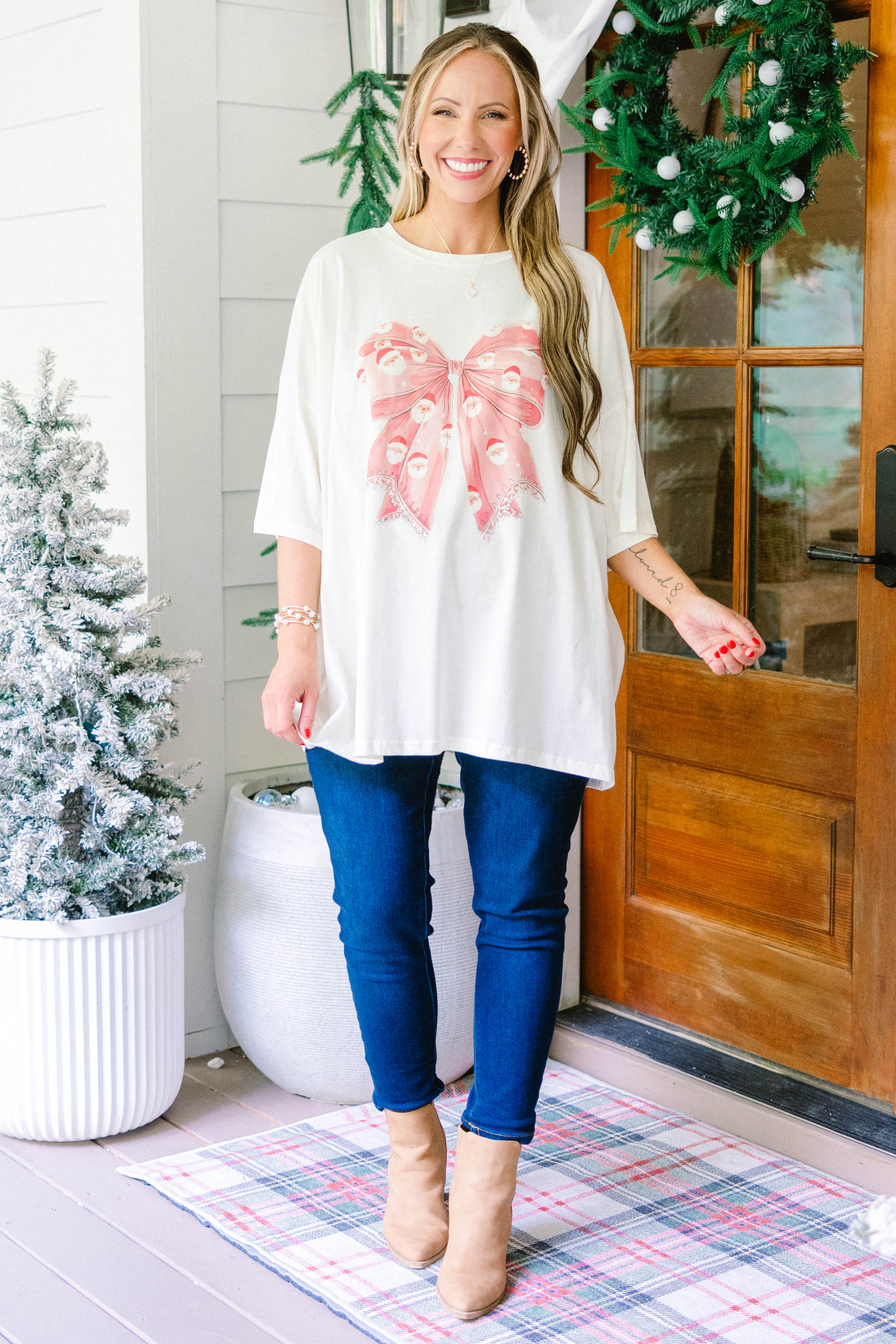 Santa Bows Boyfriend Tee, Ivory - Giverhouse
