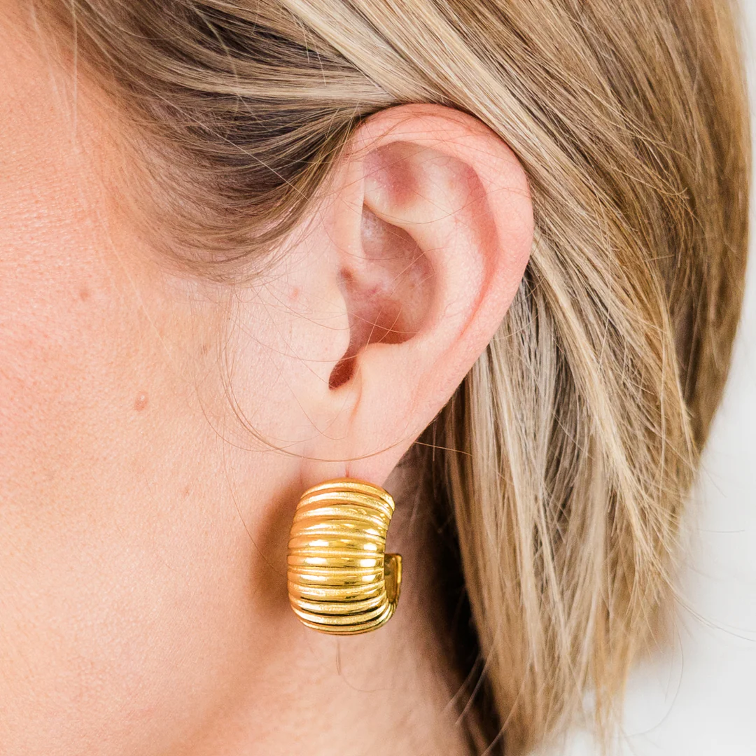 Roses of Love Earrings, Gold - Giverhouse