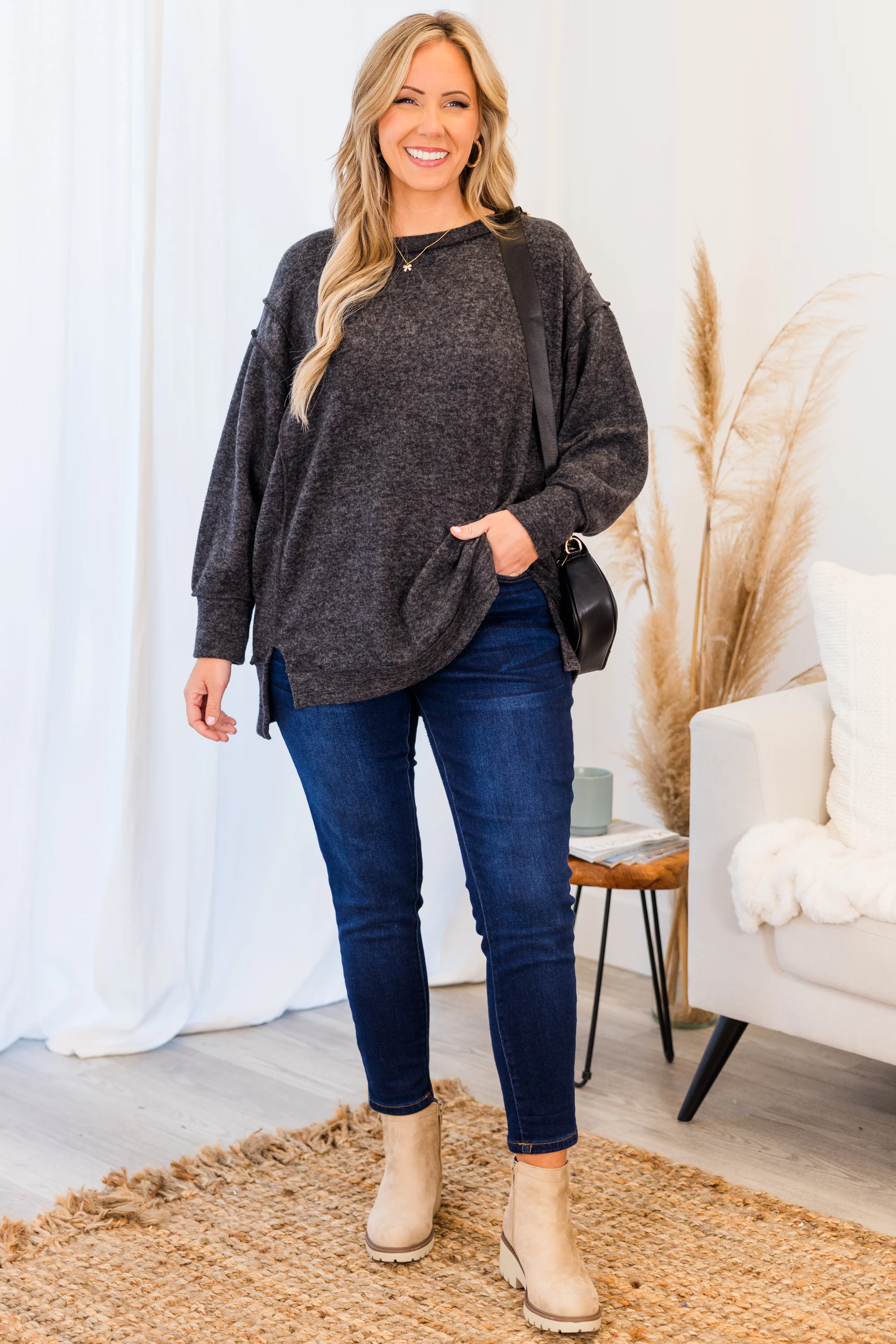 Say Hello Sweater, Black - Giverhouse