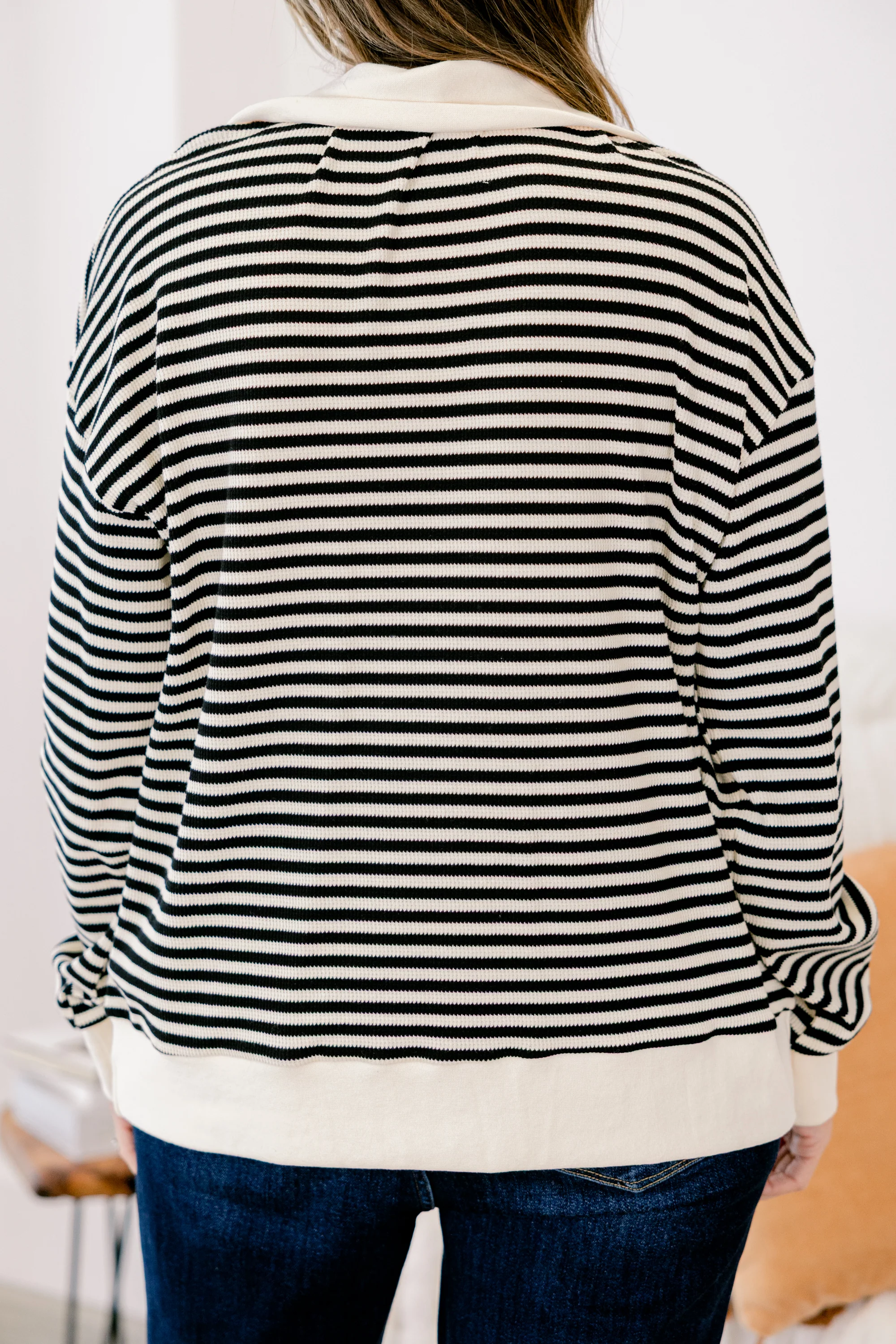 She's An Academic Pullover, Ivory-Black - Giverhouse