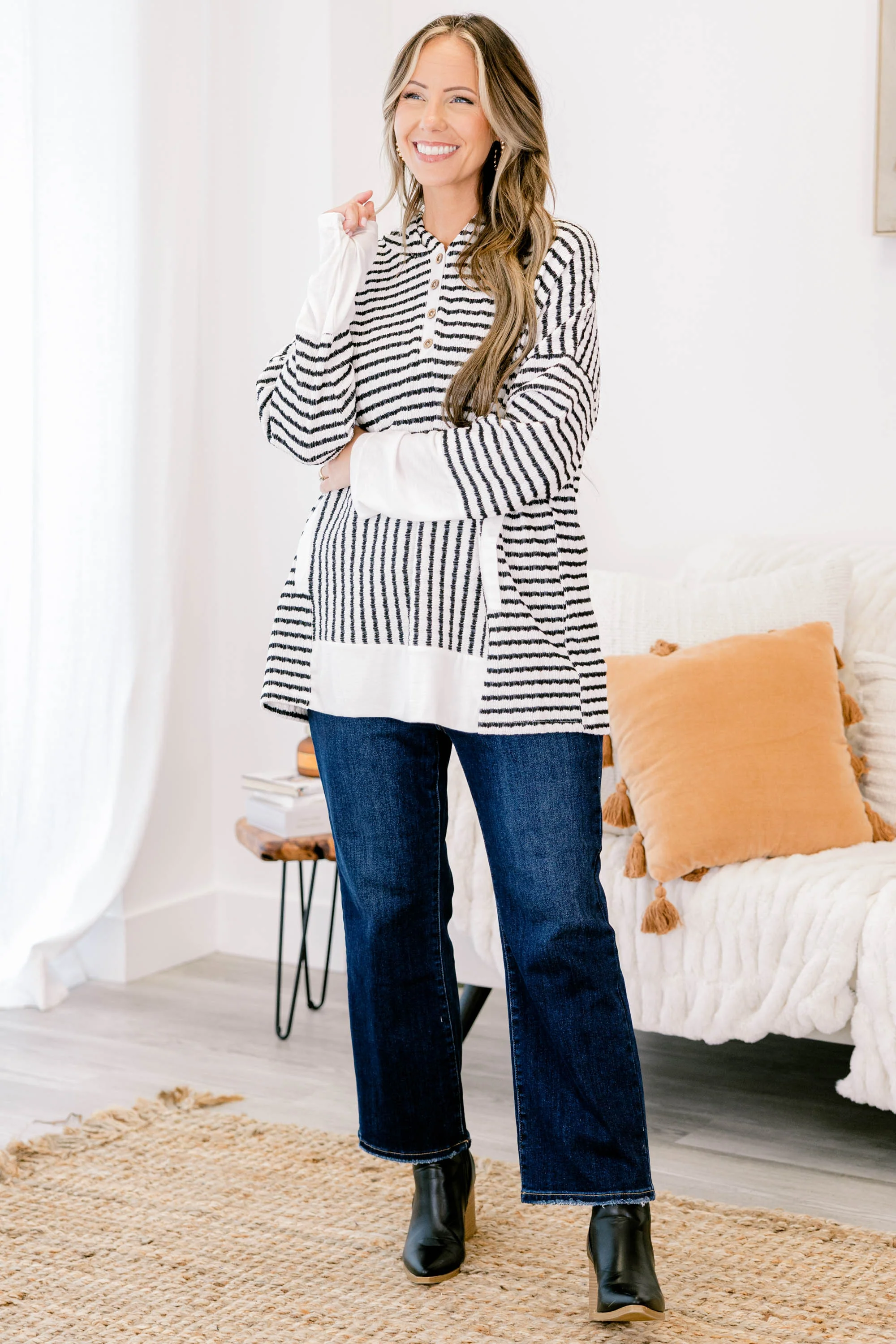 Coastal Breeze Hoodie, Cream-Black - Giverhouse